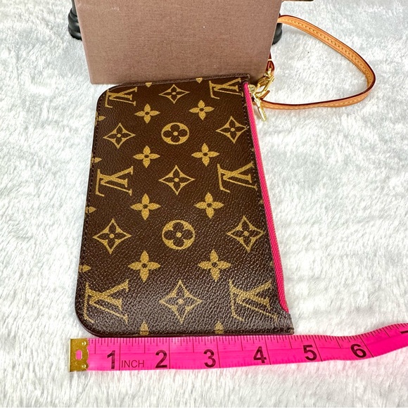 Louis Vuitton Monogram Neverfull Pouch with pink interior and box - Picture 12 of 14